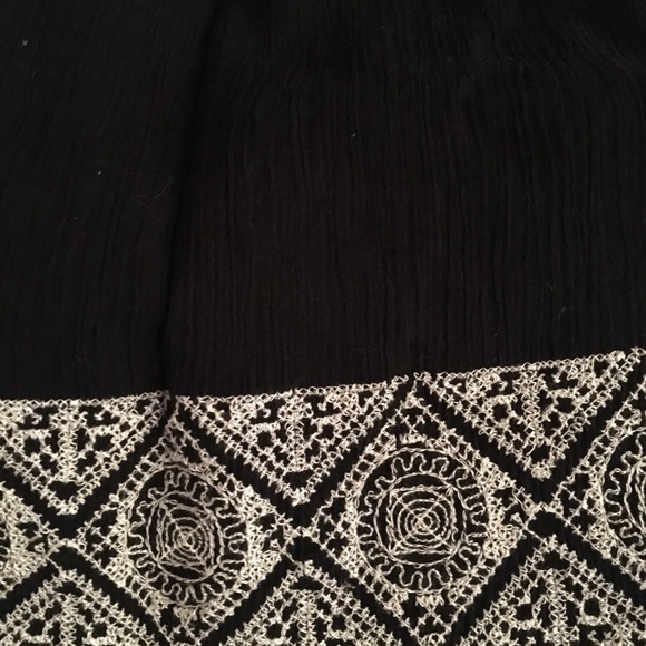 Black and white tribal print gauze skirt - Picture 2 of 3